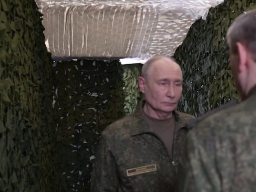 Putin e l'incontro in prima linea con i generali, uno show girato in studio?