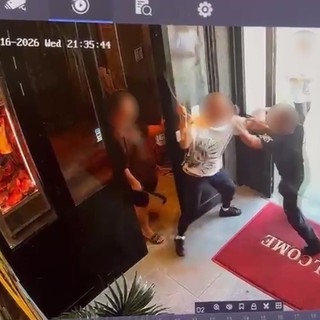 Prato, aggressione a colpi di machete davanti al ristorante Prato, aggressione a colpi di machete davanti al ristorante