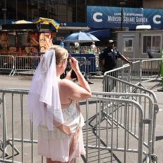 Taylor Swift e Travis Kelce sono marito e moglie, al Madison Square Garden il sì più glam dell’anno