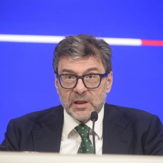 Giorgetti “Sostegno a famiglie e imprese con sostenibilità dei conti”