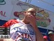 Mangia 66 hot dog in 10 minuti, Chestnut è ancora il re del 4 luglio