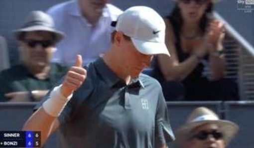 Sinner, nervosismo a Madrid: fallisce il set point e alza il pollice