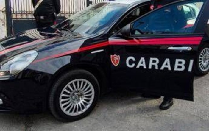 Salerno, uccide il marito a coltellate: in manette una 54enne Salerno, uccide il marito a coltellate: in manette una 54enne