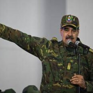 Maduro riappare in pubblico dopo giorni: "Venezuela è indistruttibile" Maduro riappare in pubblico dopo giorni: "Venezuela è indistruttibile"