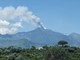 Ripresa sull’Etna attività stromboliana dal cratere Voragine, emissione di cenere