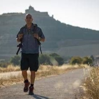 Checco Zalone fa esplodere la febbre per il Cammino di Santiago, atteso boom di italiani