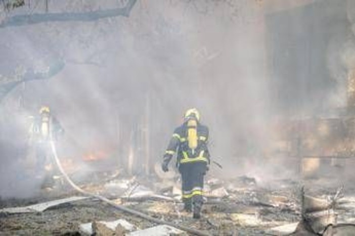 Guerra in Ucraina, missili russi nella notte su Kiev: "Almeno due morti" Guerra in Ucraina, missili russi nella notte su Kiev: "Almeno due morti"