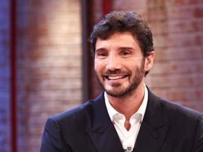Stefano De Martino conduttore di Sanremo 2027, il golden boy Rai pronto a guidare il festival Stefano De Martino conduttore di Sanremo 2027, il golden boy Rai pronto a guidare il festival