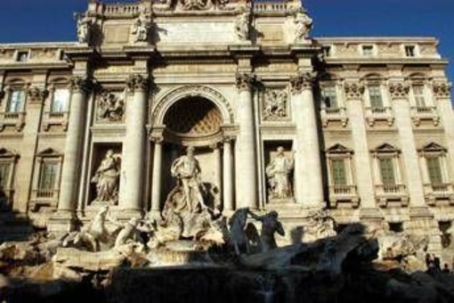 Fontata di Trevi, da 2 febbraio turisti a Roma pagheranno ticket di 2 euro Fontata di Trevi, da 2 febbraio turisti a Roma pagheranno ticket di 2 euro