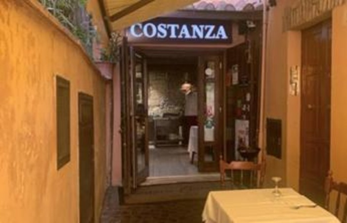 Menù light e tavolo riservato, nasce al ristorante 'Costanza' il programma del centrosinistra