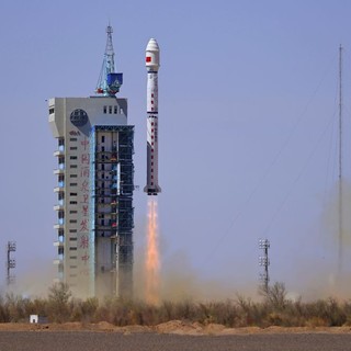 La Cina lancia il razzo Long March-4C per il rilevamento dei gas serra