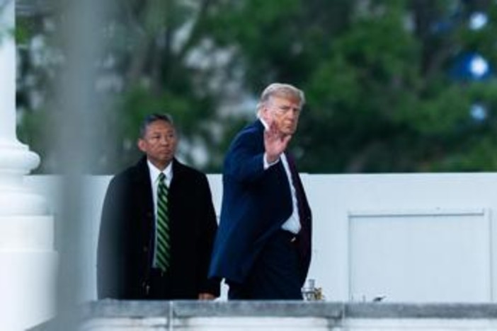Trump contro il Senato sull'Iran: "Voto inutile". Il tycoon a picco nei sondaggi