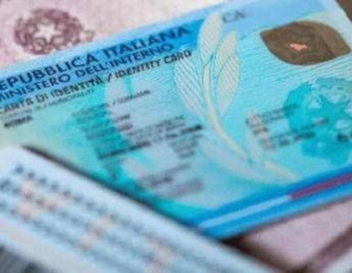Carta d'identità 'a vita' per gli over 70, la norma è ufficiale: come funziona e chi ne ha diritto Carta d'identità 'a vita' per gli over 70, la norma è ufficiale: come funziona e chi ne ha diritto