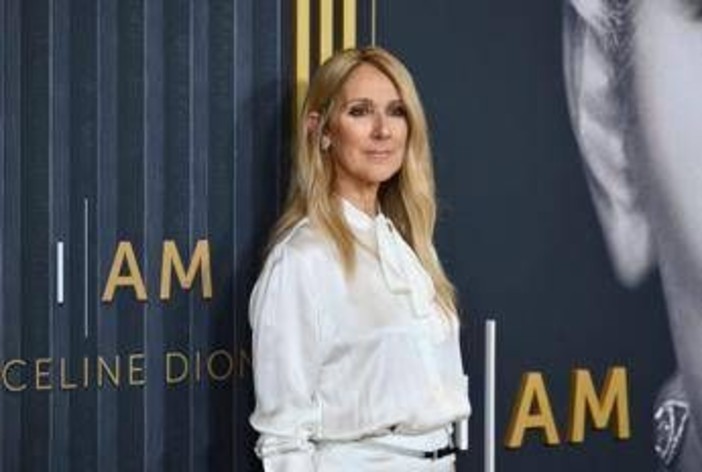 Celine Dion annuncia il ritorno sul palco, 10 concerti a Parigi Celine Dion annuncia il ritorno sul palco, 10 concerti a Parigi