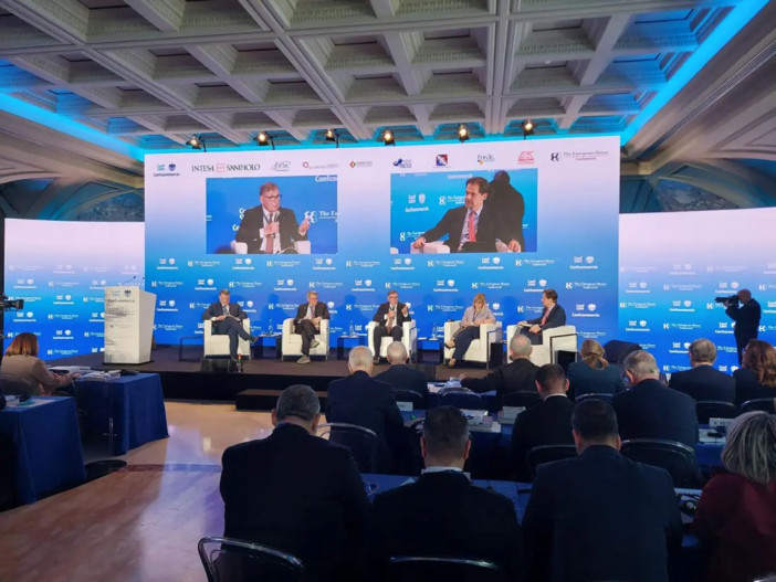 Confcom, per crescita serve lavoro di qualità. Stop contratti pirata Confcom, per crescita serve lavoro di qualità. Stop contratti pirata