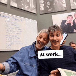 Fiorello e Biggio 'at work' in redazione ironizzano sul toto-morti, primo della lista Amadeus