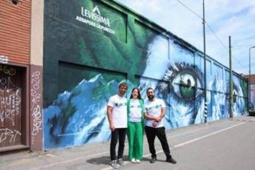 Milano, l'artista Danilo Pistone porta la purezza di Levissima in città