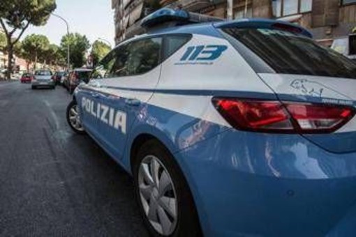 Roma, modellino di auto trasformato in bomba trovato in un box Roma, modellino di auto trasformato in bomba trovato in un box
