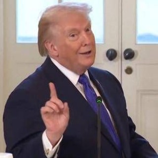 Minneapolis, la risposta di Trump: "Consegnateci immigrati illegali"