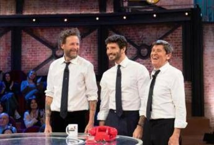 Affari Tuoi, stasera puntata speciale con Jovanotti e Morandi