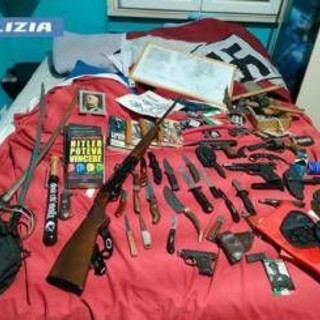 Pavia, armi e svastiche in casa: arrestato 19enne