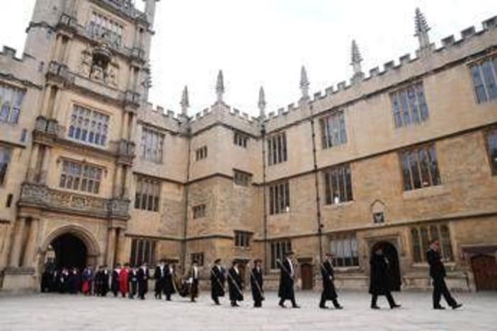 Università, Oxford è la migliore d'Europa. Tra le italiane in testa il Politecnico di Milano al 45° posto Università, Oxford è la migliore d'Europa. Tra le italiane in testa il Politecnico di Milano al 45° posto