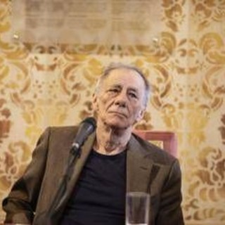 Roberto Vecchioni si prende un'altra pausa: "Statemi vicino"