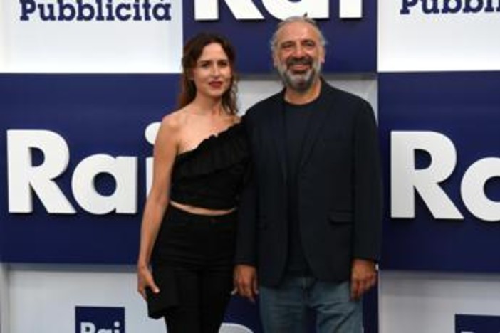 Stop a 'Via dei Matti n.0', cancellato il programma di Bollani e Cenni: la reazione Stop a 'Via dei Matti n.0', cancellato il programma di Bollani e Cenni: la reazione