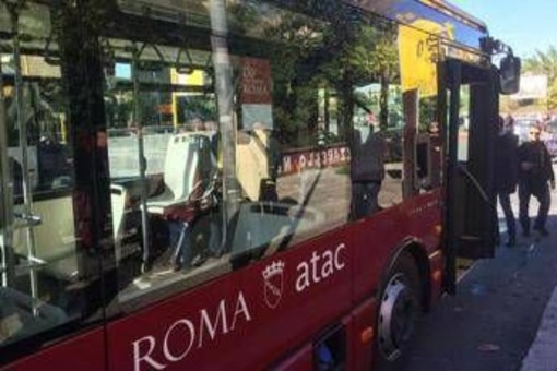 Sciopero generale oggi, da Milano a Roma: treni e trasporto locale, chi si ferma e fasce garanzia Sciopero generale oggi, da Milano a Roma: treni e trasporto locale, chi si ferma e fasce garanzia