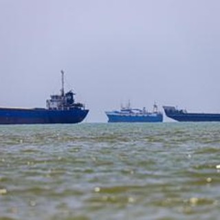 Iran, la proposta Usa a Teheran: fondi scongelati per evitare pedaggi nello Stretto di Hormuz