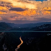 Cina, il ponte del Grand Canyon di Huajiang entra nel Guiness dei primati