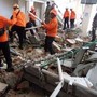 Terremoto in Indonesia, 47 morti e 2mila sfollati. Caccia ai dispersi Terremoto in Indonesia, 47 morti e 2mila sfollati. Caccia ai dispersi
