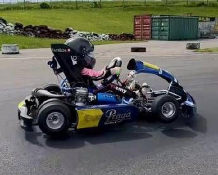 Bambina di cinque anni bandita dalle gare di kart di tutto il mondo, la maxi squalifica