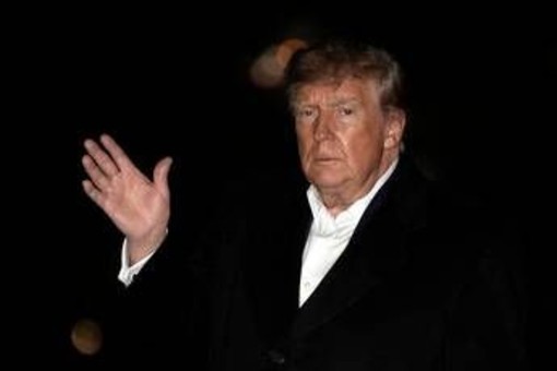 Guerra in Iran, Cnn: "Usa pronti a mega attacchi entro 96 ore da ordine Trump" Guerra in Iran, Cnn: "Usa pronti a mega attacchi entro 96 ore da ordine Trump"