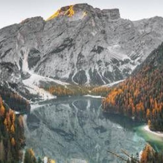 Turisti salvati sul Lago di Braies, l'appello dei soccorritori: "Non camminate sul ghiaccio"