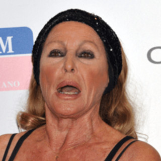 Ursula Andress, da Bond girl a vittima di truffa: perde quasi 20 milioni