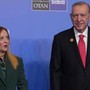 Vertice Nato, Erdogan regala una pistola ai leader. Meloni la porta in Italia protocollata come tutti gli altri doni Vertice Nato, Erdogan regala una pistola ai leader. Meloni la porta in Italia protocollata come tutti gli altri doni