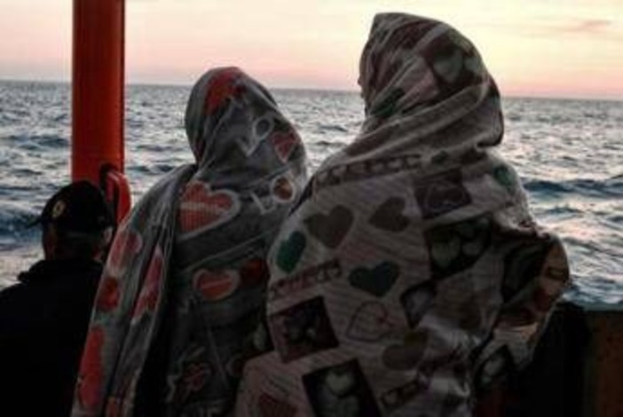Migranti, Alarmphone: "Naufragio nel Mediterraneo, almeno 50 morti e un superstite" Migranti, Alarmphone: "Naufragio nel Mediterraneo, almeno 50 morti e un superstite"
