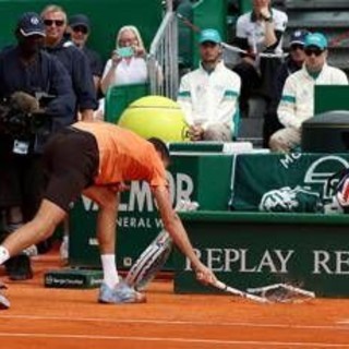 Montecarlo, super Berrettini: doppio bagel a Medvedev e il russo distrugge la racchetta Montecarlo, super Berrettini: doppio bagel a Medvedev e il russo distrugge la racchetta