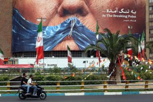 Iran-Usa, conto alla rovescia per l'accordo? Trump: "Firma imminente". Teheran frena