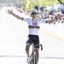 Pogacar vince il Giro delle Fiandre, Van der Poel ed Evenepoel sul podio