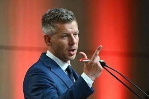 Ungheria, Magyar al lavoro per evitare il ritorno di Orban: "Solo due mandati per il premier"