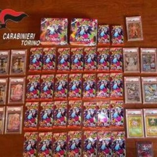 Gli rubano carte pokemon per 20mila euro, le ritrova online: due denunce