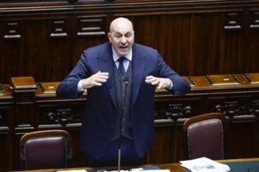 Iran, Crosetto: "Blitz non comunicato ad alcun Paese Ue, io a Dubai dopo mia valutazione"