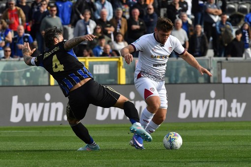 Il Pisa in dieci piega 3-1 il Cagliari, doppietta di Caracciolo