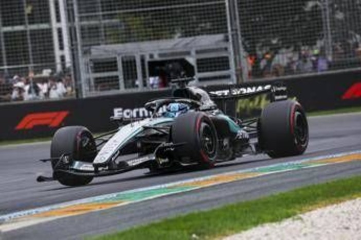 F1 Gp Australia, Russell in pole e prima fila Mercedes: Leclerc quarto con Ferrari