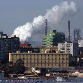 Ex Ilva, in arrivo lettere di licenziamento per 2.500 lavoratori dell'indotto Ex Ilva, in arrivo lettere di licenziamento per 2.500 lavoratori dell'indotto