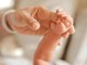 Bimba di 10 mesi muore in auto negli Stati Uniti: dimenticata per 8 ore dalla nonna che era andata a lavoro Bimba di 10 mesi muore in auto negli Stati Uniti: dimenticata per 8 ore dalla nonna che era andata a lavoro