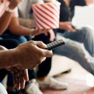 Ascolti tv, 'Uno Sbirro in Appennino' su Rai1 vince con 23,7% Ascolti tv, 'Uno Sbirro in Appennino' su Rai1 vince con 23,7%