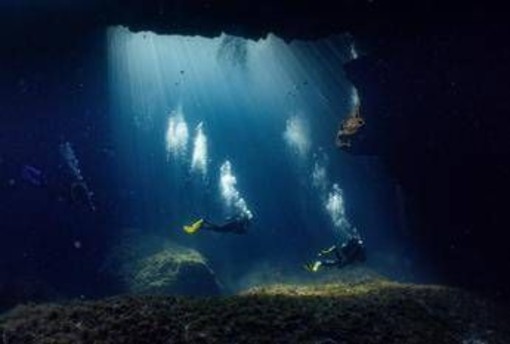Italiani morti alle Maldive, le indagini continuano: sentito professore dell'Unige Italiani morti alle Maldive, le indagini continuano: sentito professore dell'Unige